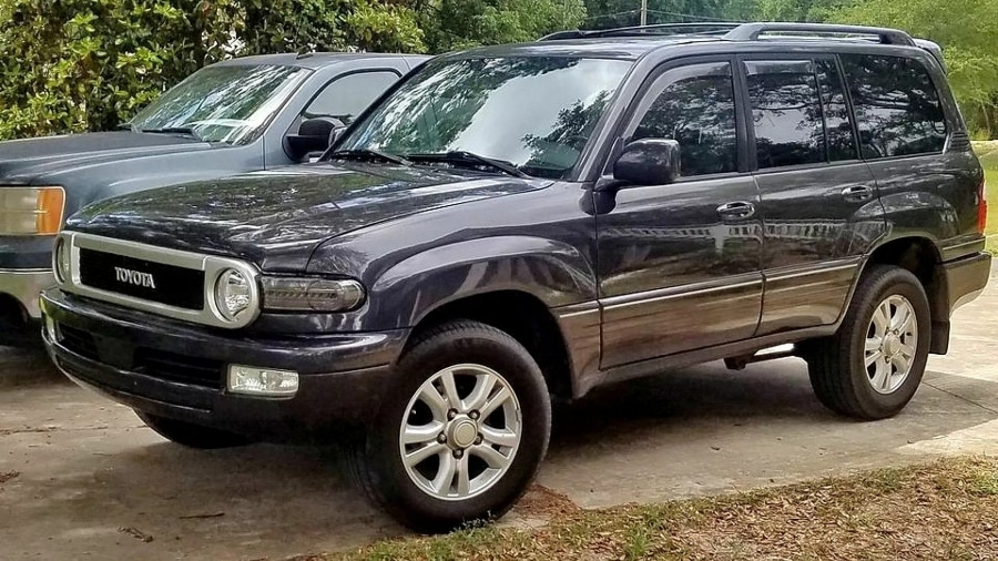 Этот Lexus LX 470 почему-то хочет выглядеть как Toyota FJ Cruiser