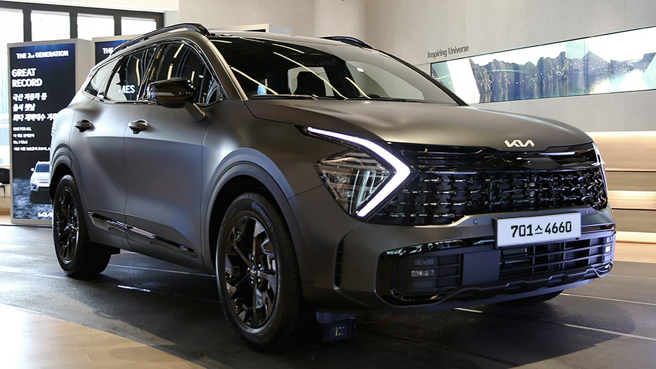 2024 Kia Sportage 30th Anniversary Edition Combines Black Trim With Green Interior