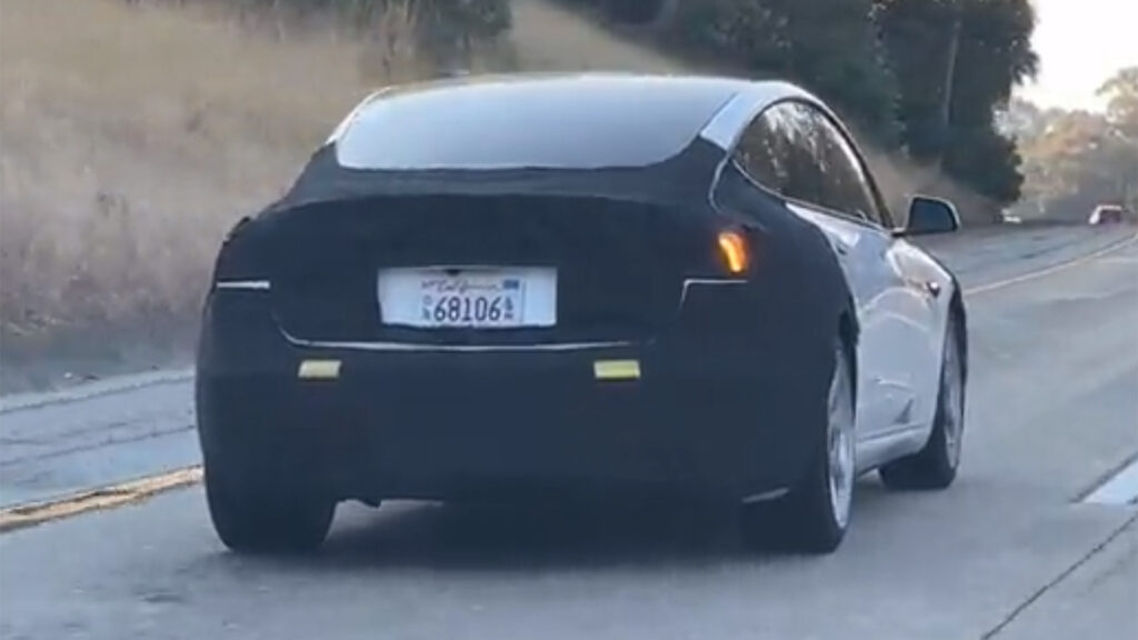 Обновленная Tesla Model 3 «Project Highland» показала себя на шоссе