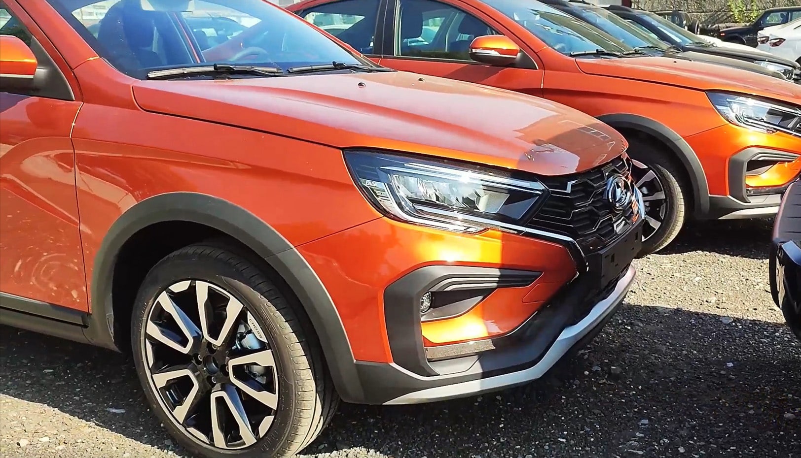 Lada Vesta 2023 предлагается в 2-х ярких цветах