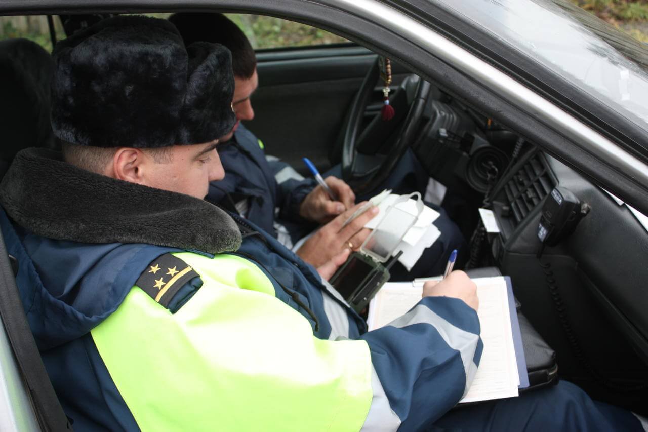 Огнетушитель в современном автомобиле спасает только от штрафа, но не от пожара: мнение экспертов