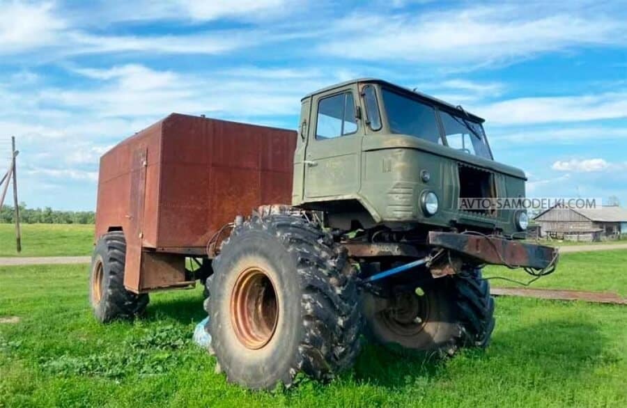 Самодельный вездеход с кабиной от "шишиги" и колесами от "Кировца"