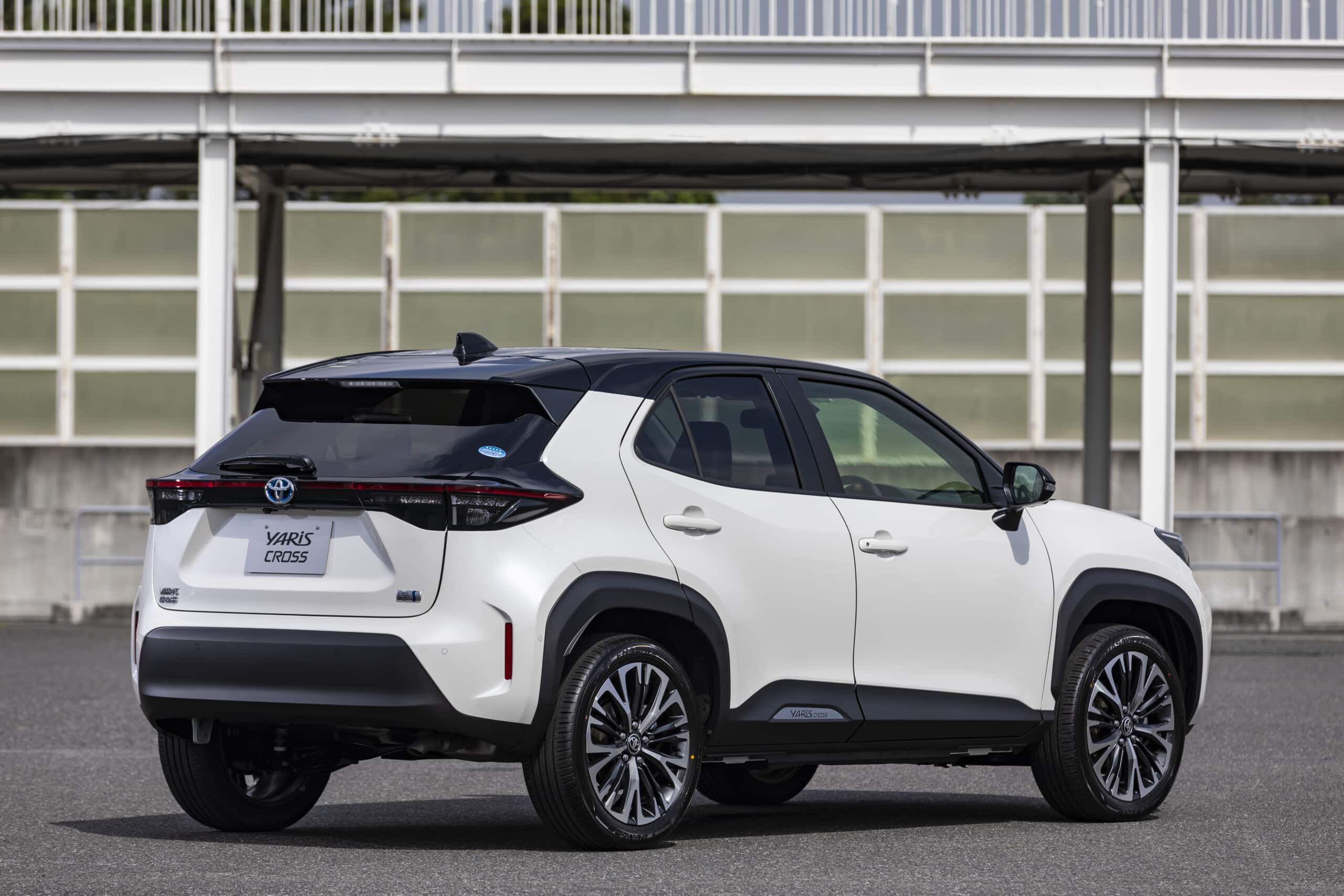 Новая Toyota Yaris Cross поступила в продажу.