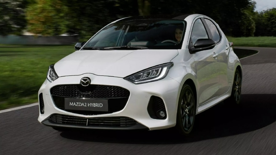 Mazda2 Hybrid обновлена, чтобы меньше походить на Toyota Yaris