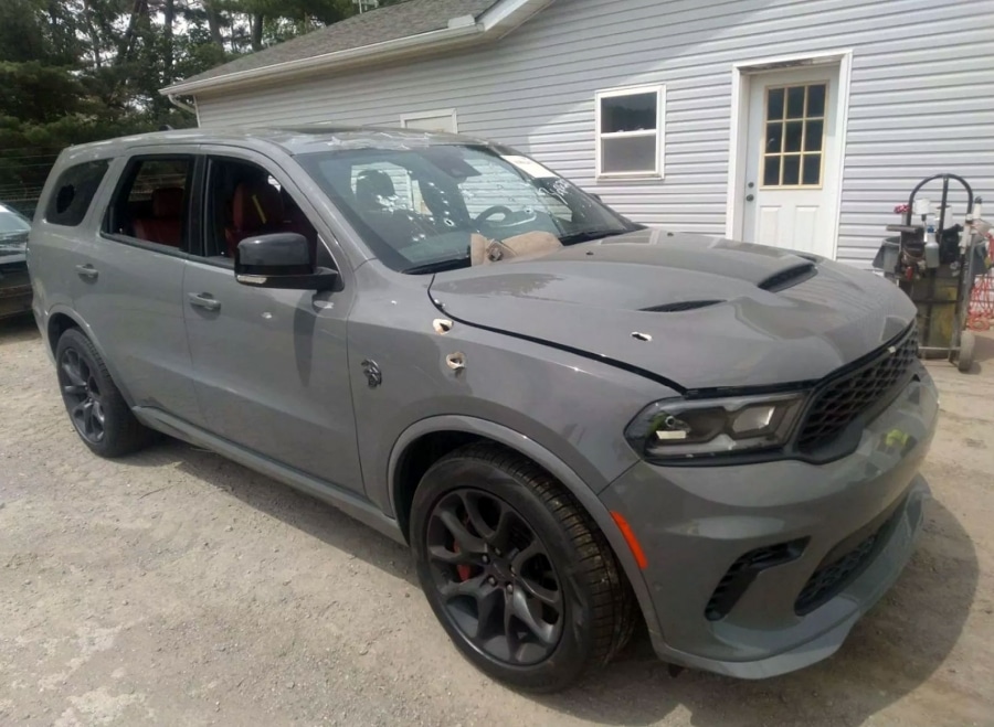 Вы бы купили этот Dodge Durango SRT Hellcat с пулевыми отверстиями?