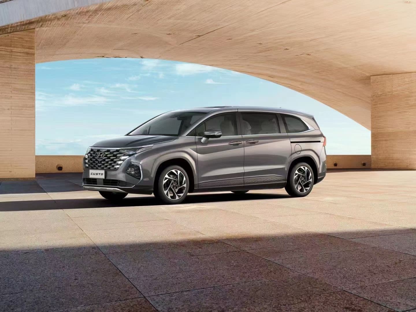 Hyundai Custo поставляется в страну из Китая