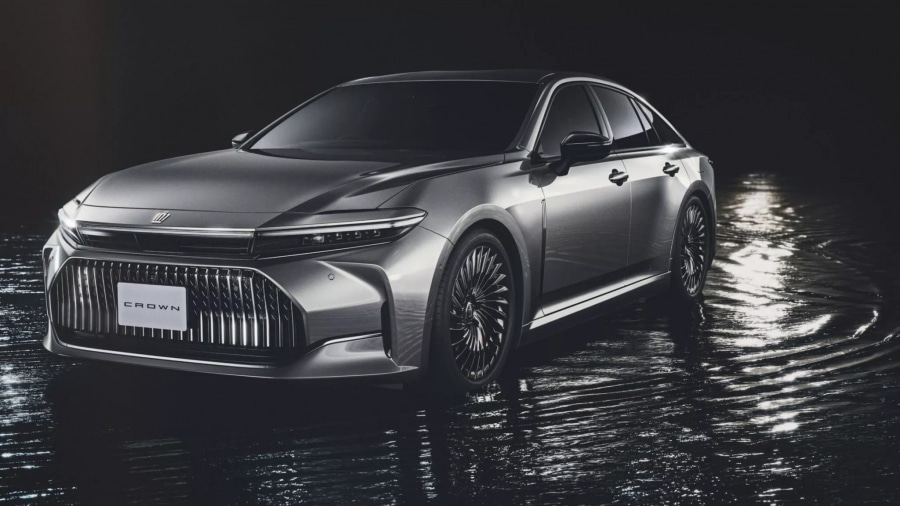 Toyota возвращается к истокам с седаном Crown