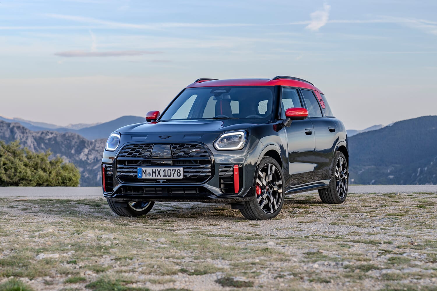 Самый мощный Mini Countryman, когда-либо официально представленный в версии John Cooper Works