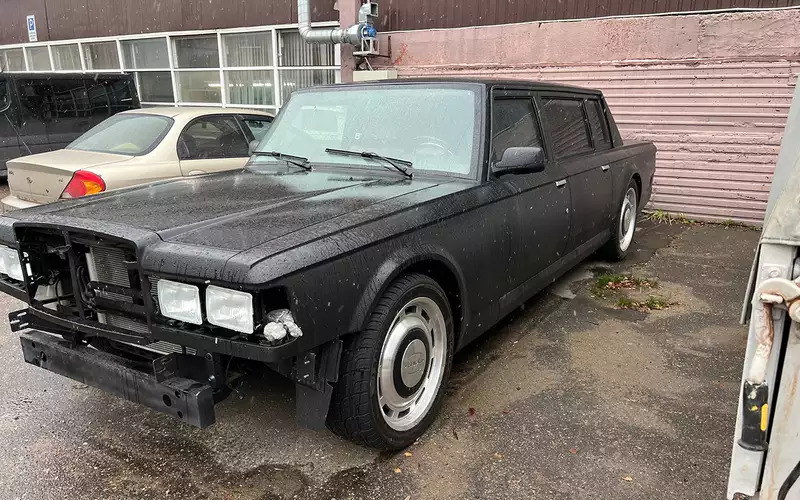 На фото был показан лимузин ЗИЛ-41047 на раме от американского внедорожника GMC: он определенно заслуживает внимания