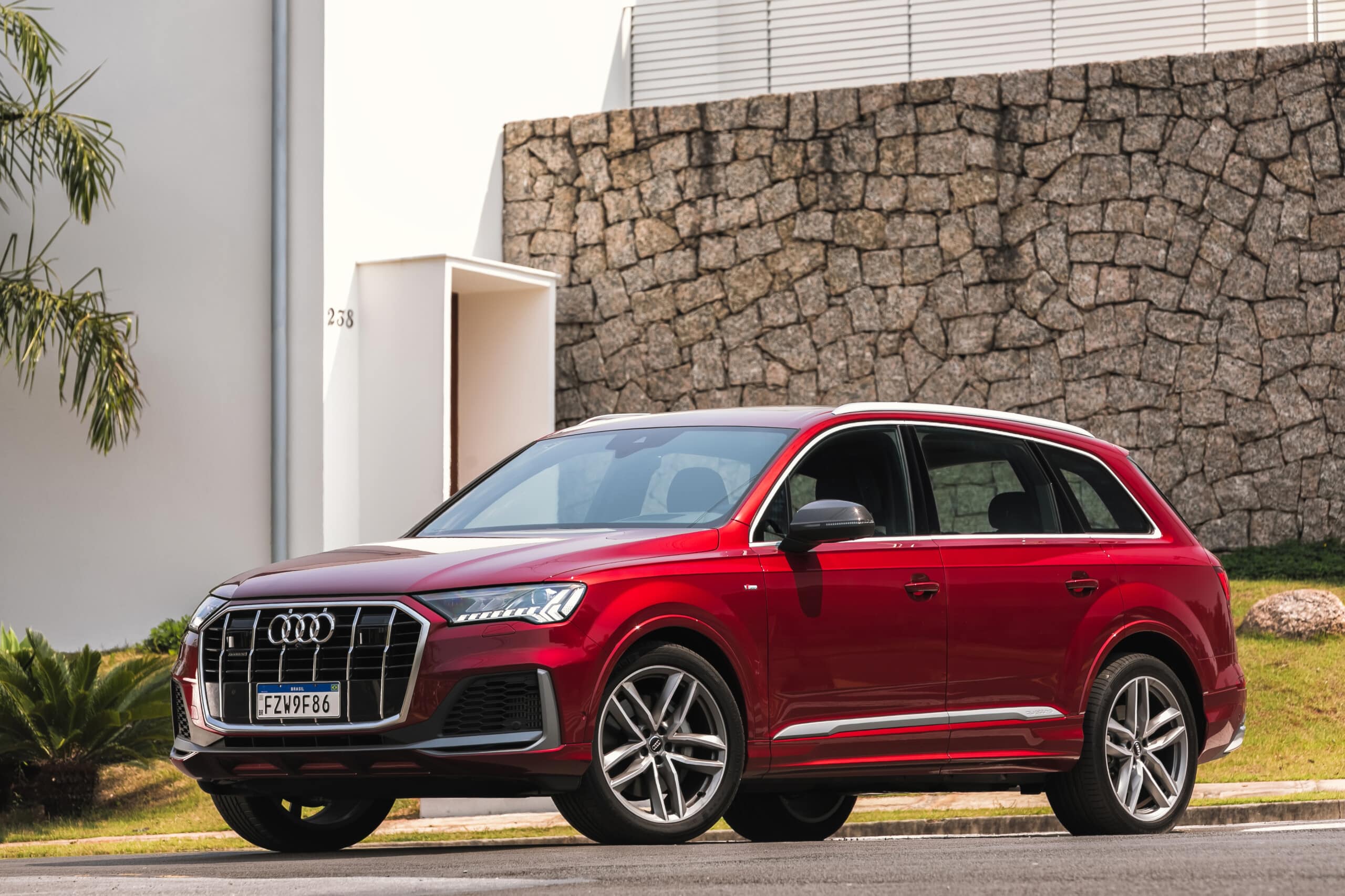 Зная это, вы никогда не захотите покупать новый Audi Q7: он очень быстро ломается.