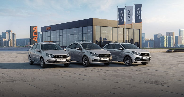 В России в ноябре 2023 года резко выросло количество выпущенных автомобилей и двигателей.