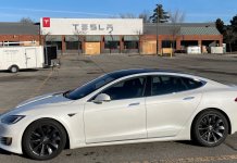 Первый магазин Tesla наконец-то открывается в любящем электромобили Вермонте
