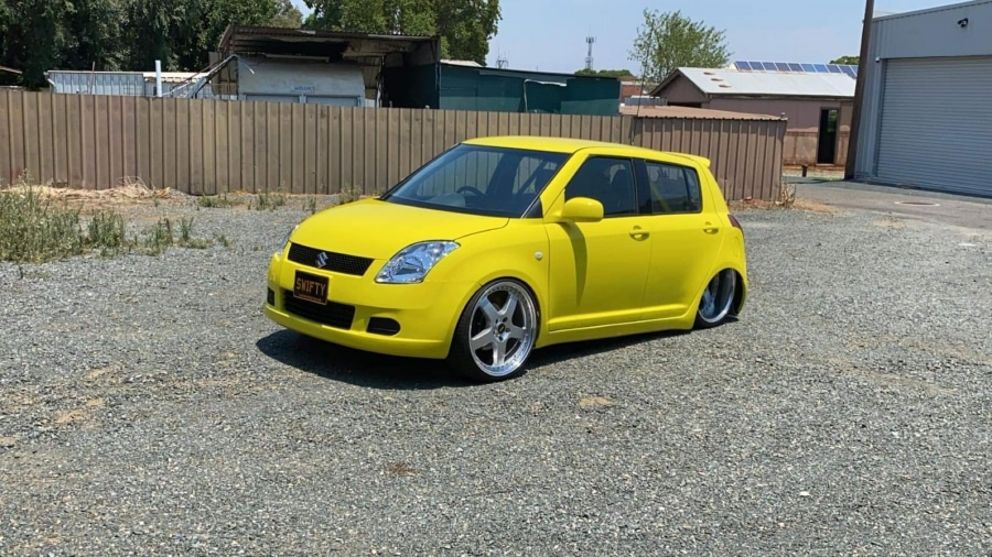 Единственный в мире заднеприводный Suzuki Swift с двигателем LS1 V8.