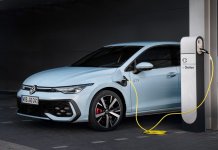 Новый VW Golf GTE имеет аккумулятор большего размера, больший запас хода и быструю зарядку постоянным током.
