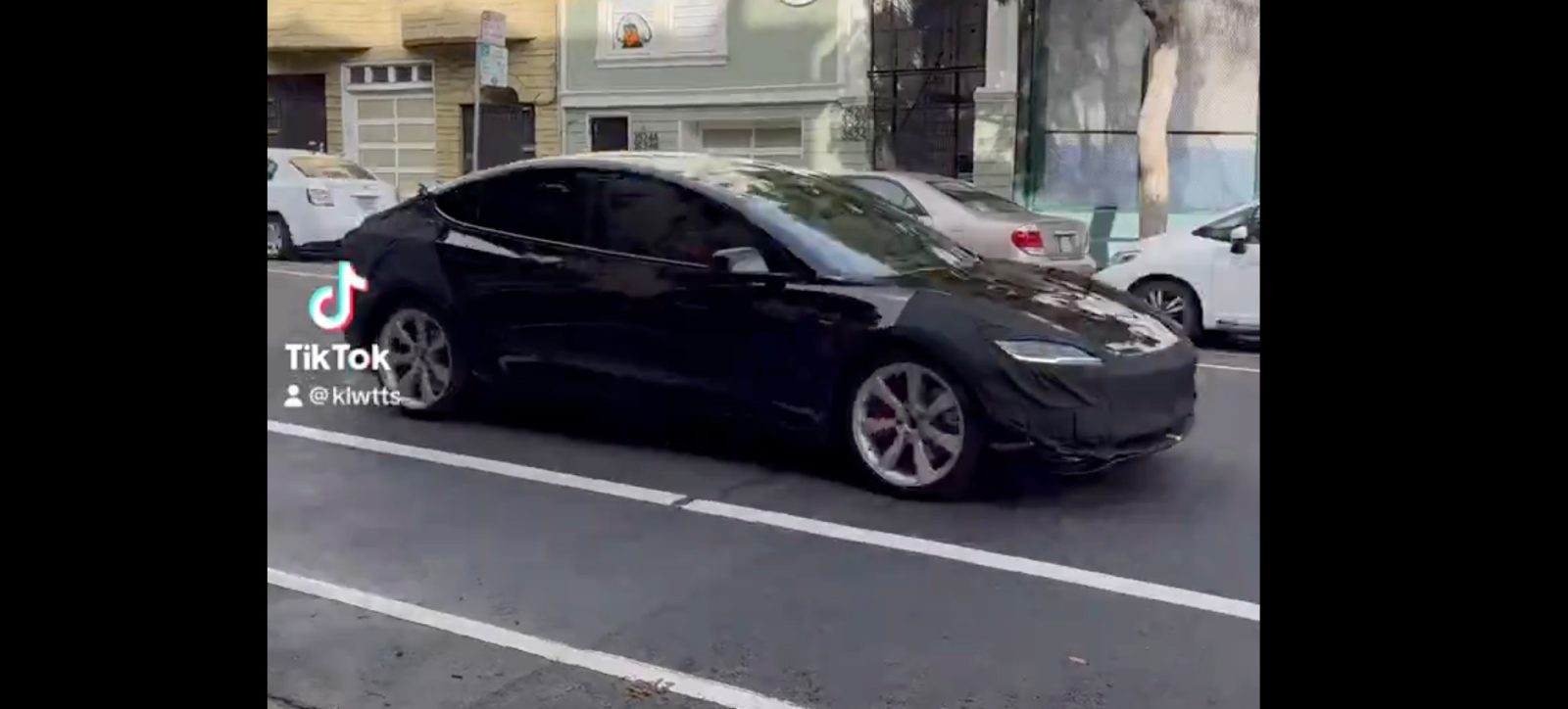 Обновление Tesla Model 3 Performance замечено в дикой природе
