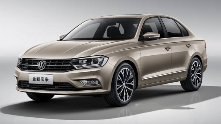 Volkswagen Bora 2024 появился в РФ по цене 2,76 миллиона рублей.
