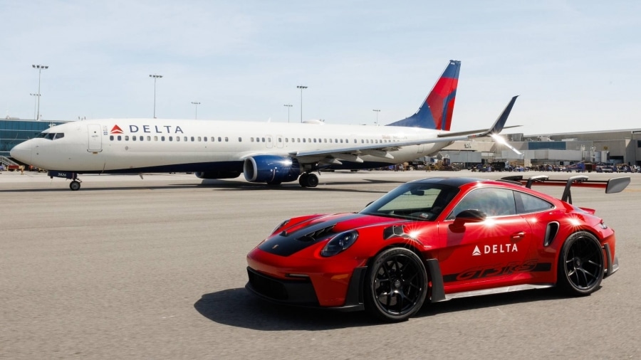 Delta использует Porsche 911 GT3 RS для перевозки опоздавших пассажиров между терминалами