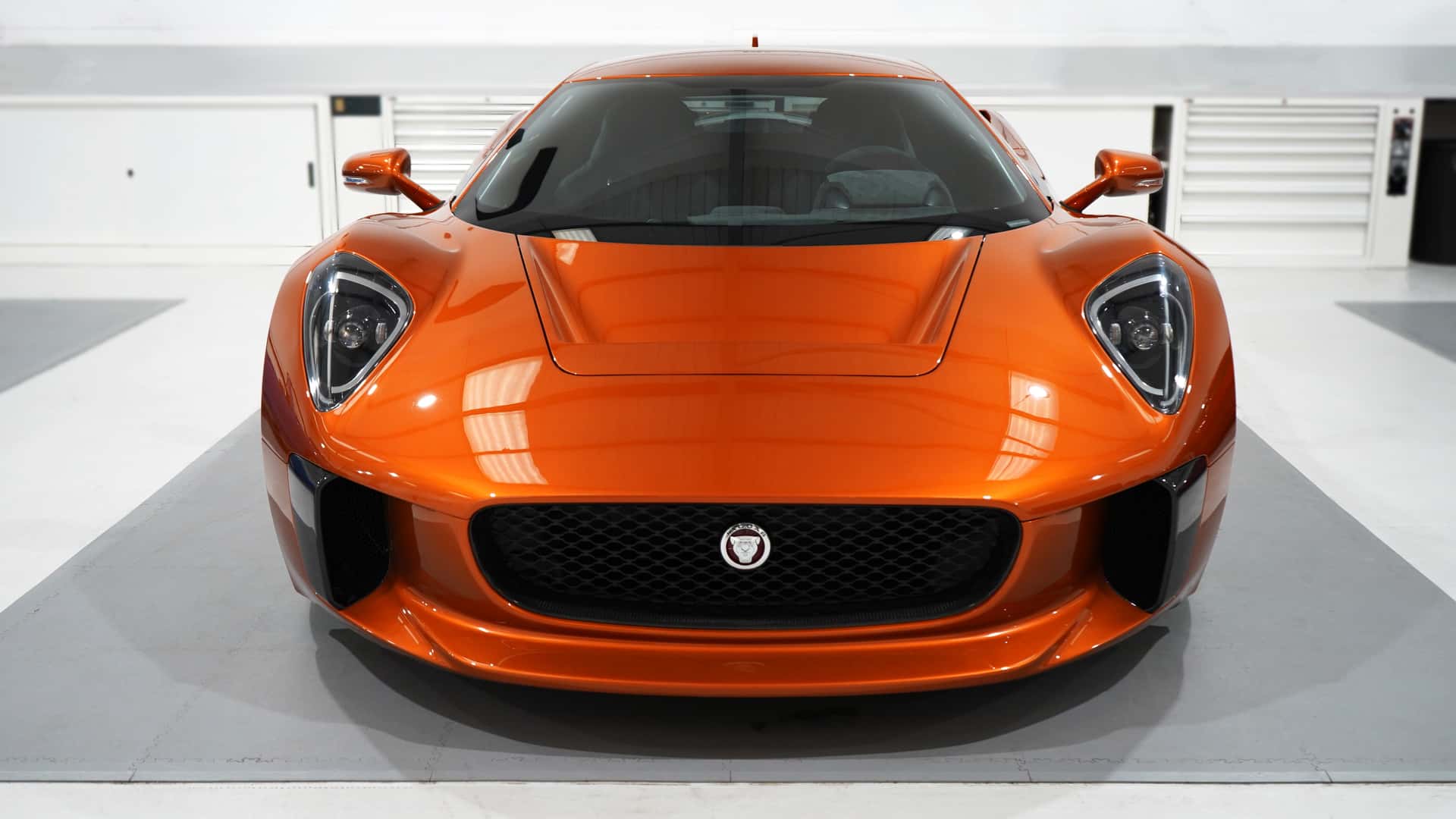Jaguar C-X75 2024 превратился в дорожный автомобиль
