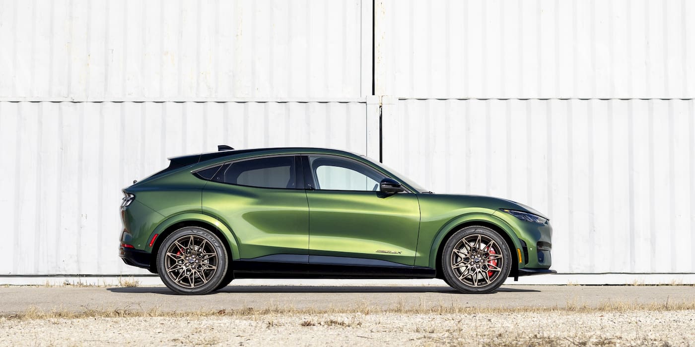 Ford представляет обновленную версию Mustang Mach-E, которая позволит обогнать Tesla Model Y
