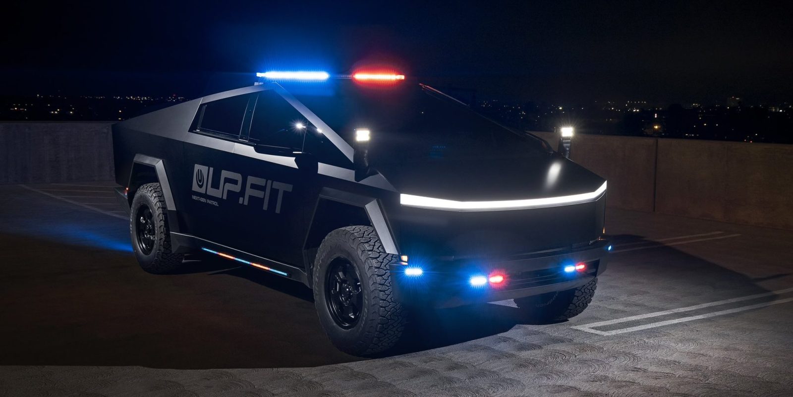 Полицейский автомобиль Tesla Cybertruck отключил производительность 1