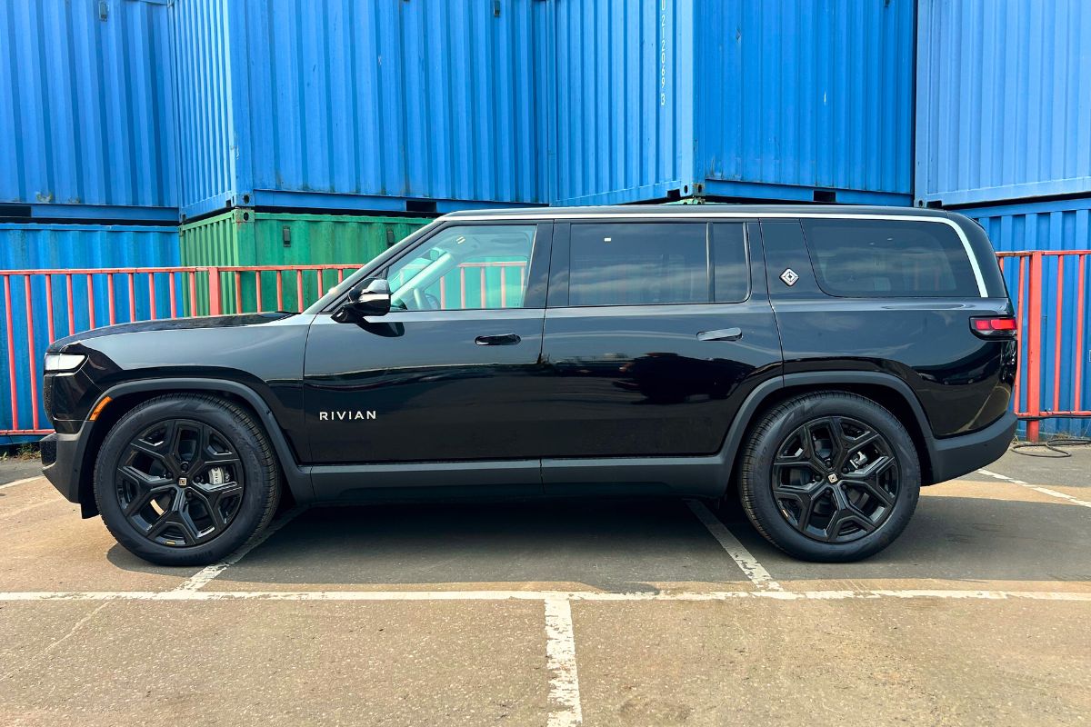 Rivian-R1S-UK