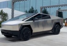 Встреча акционеров героя Tesla Cybertruck